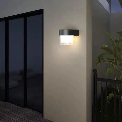 LUXIS ZTS8604 – lampă solară montată pe perete seara
